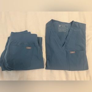 XS Cool Blue FREEx catarina top, XS FREEx petite Zamora joggers. Lightly worn.